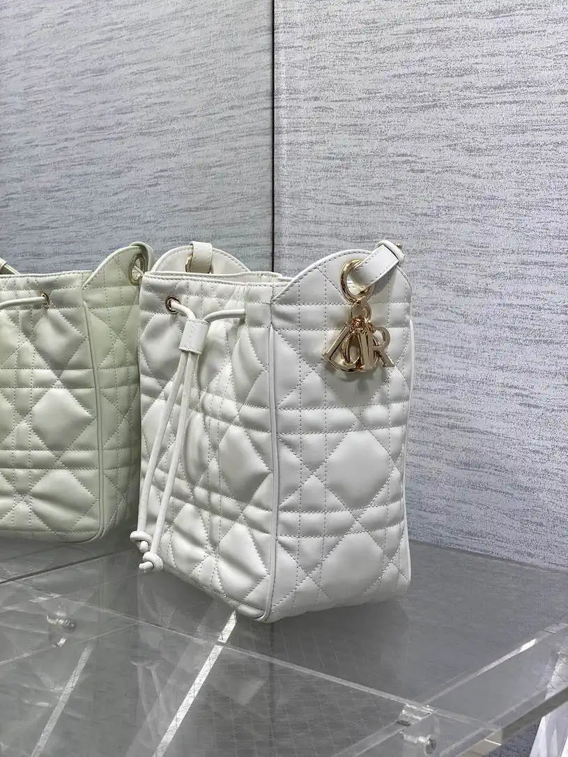 Dior Medium D-Motion Bag M2852 White Macrocannage Lambskin