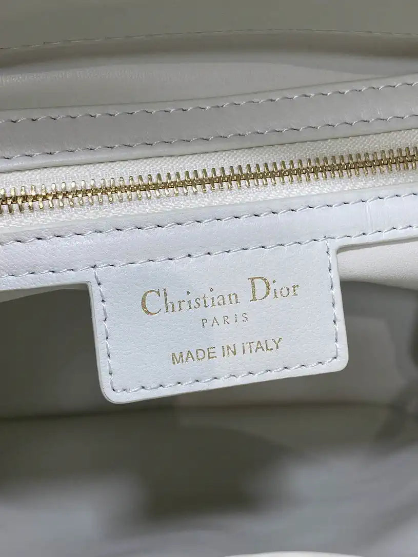 Dior Medium D-Motion Bag M2852 White Macrocannage Lambskin