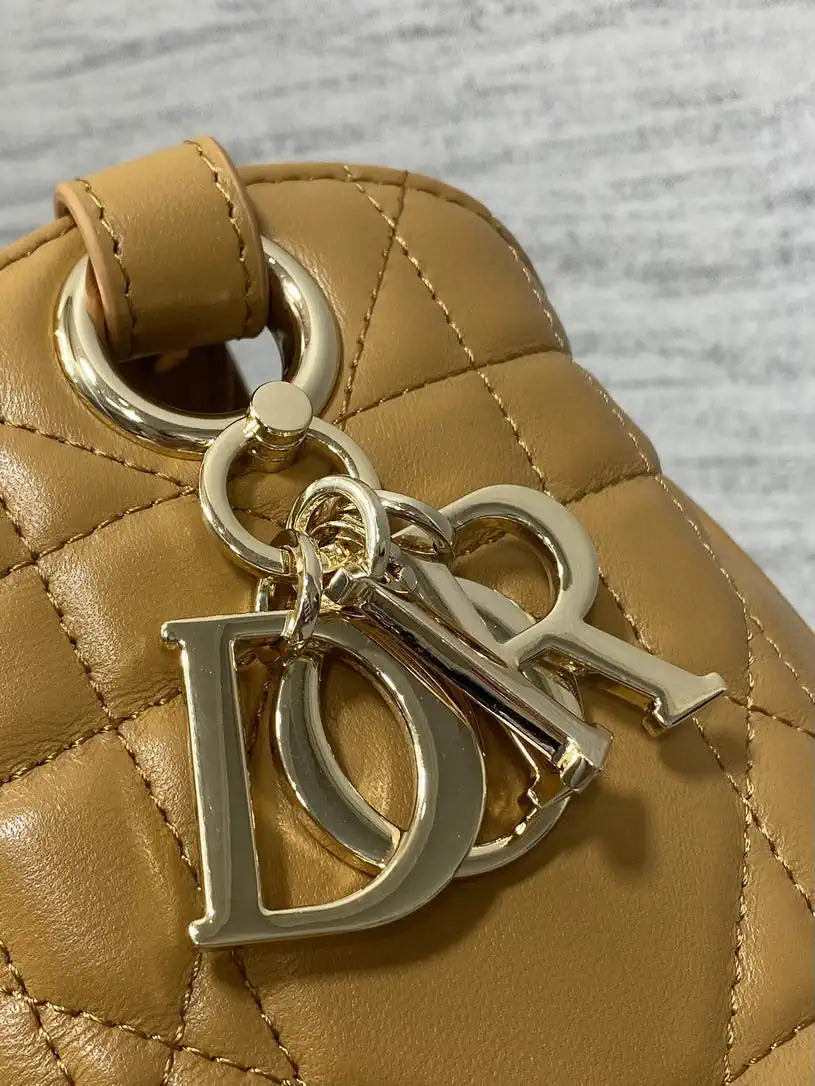 Dior Medium D-Motion Bag M2852 Caramel Macrocannage Lambskin