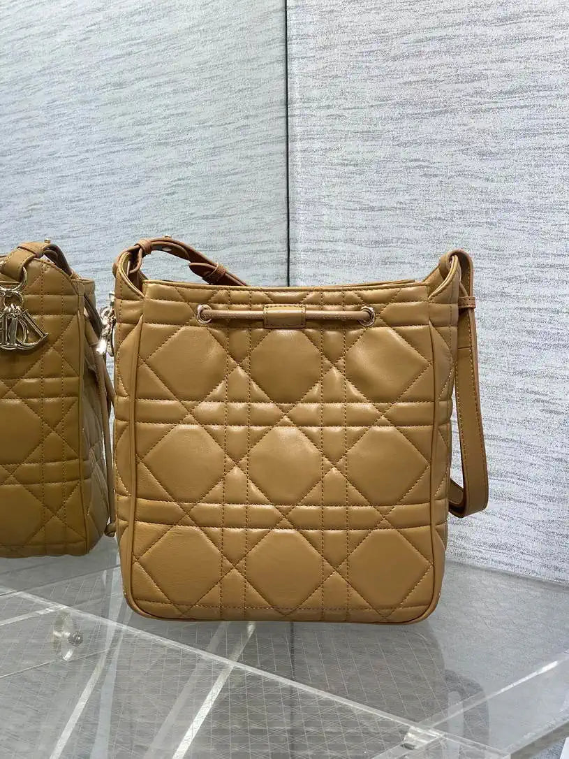 Dior Medium D-Motion Bag M2852 Caramel Macrocannage Lambskin