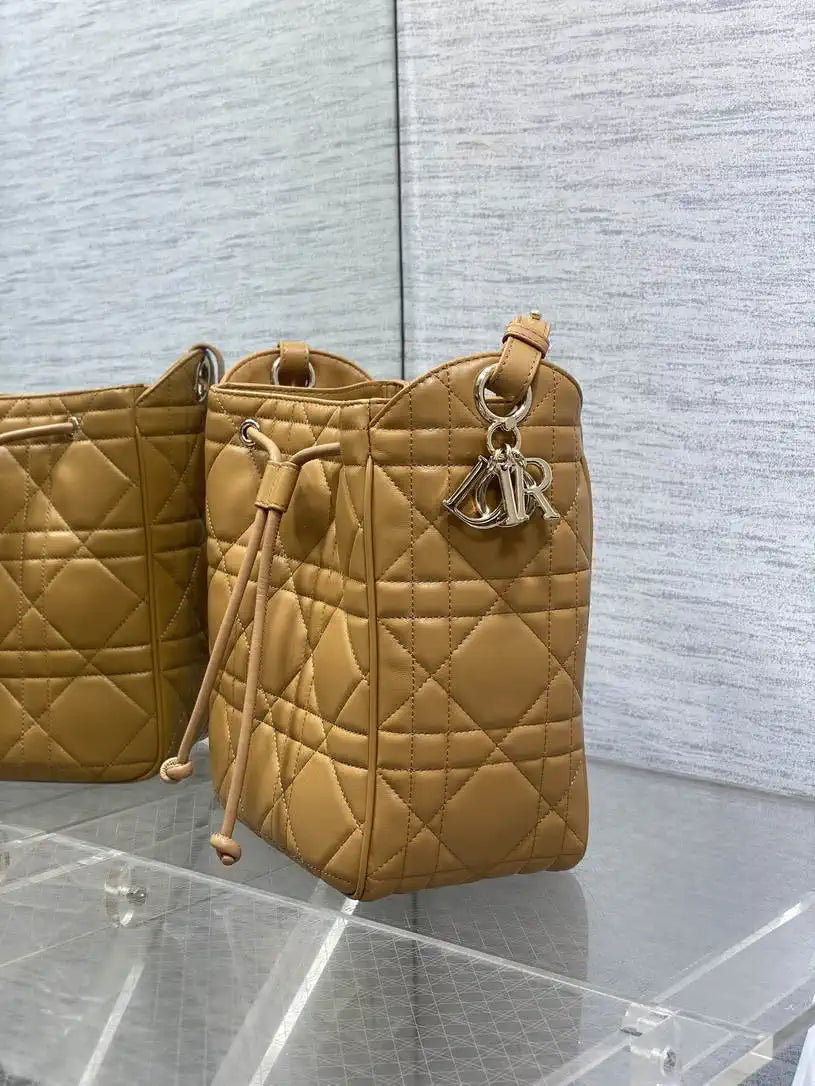 Dior Medium D-Motion Bag M2852 Caramel Macrocannage Lambskin
