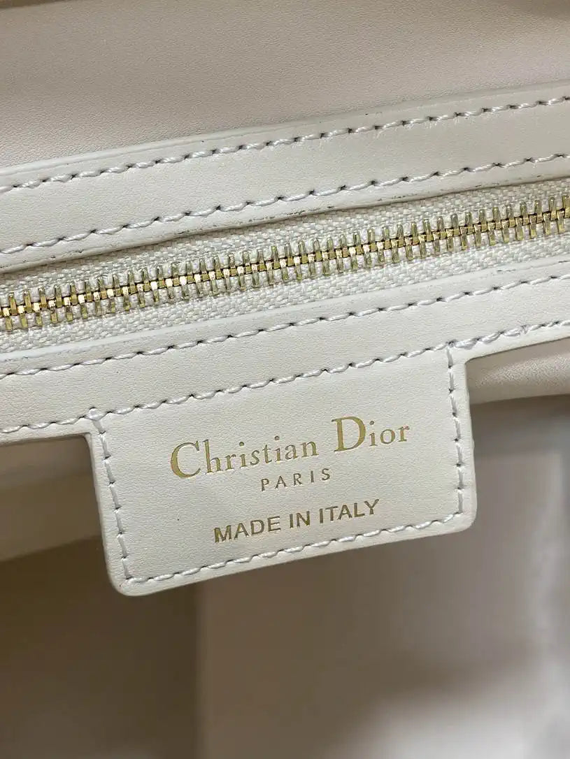 Dior Medium D-Motion Bag M2852 Ivory Macrocannage Lambskin