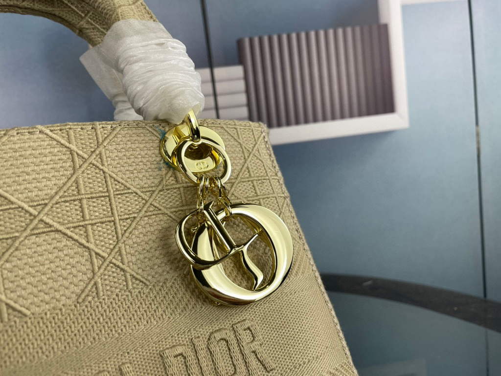 Dior M0565 Medium Lady D-Life Bag Cannage Embroidery Light Yellow