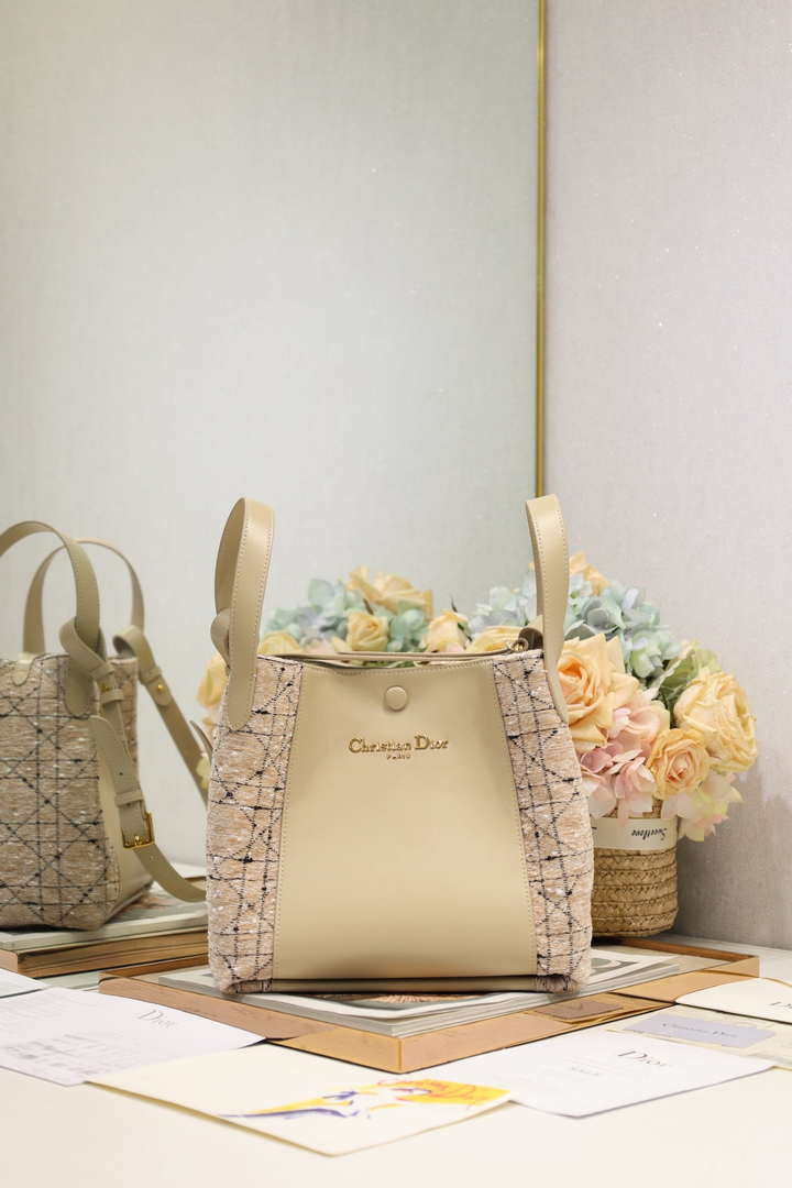 Dior Medium Signature Bucket Bag Apricot Dior Oblique Jacquard and Smooth Calfskin
