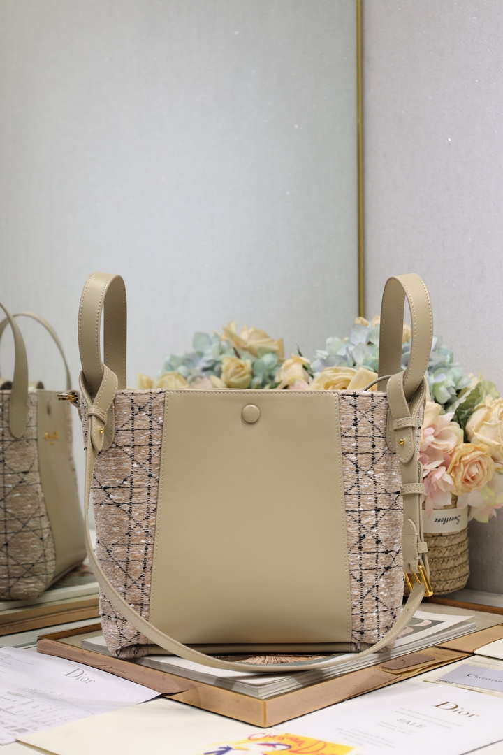 Dior Medium Signature Bucket Bag Apricot Dior Oblique Jacquard and Smooth Calfskin