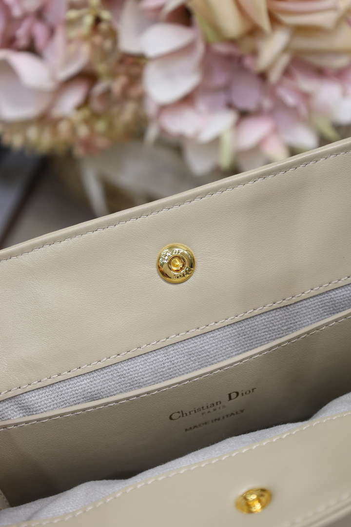 Dior Medium Signature Bucket Bag Apricot Dior Oblique Jacquard and Smooth Calfskin