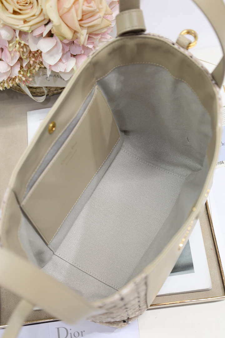 Dior Medium Signature Bucket Bag Apricot Dior Oblique Jacquard and Smooth Calfskin