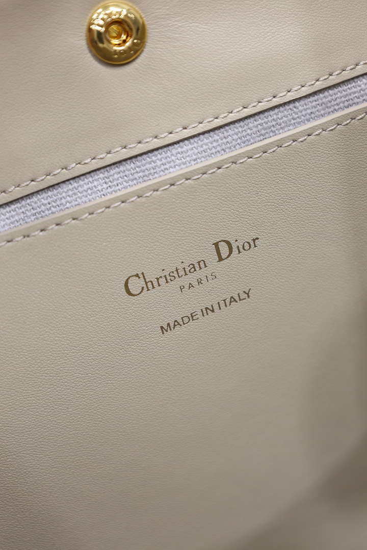 Dior Medium Signature Bucket Bag Apricot Dior Oblique Jacquard and Smooth Calfskin