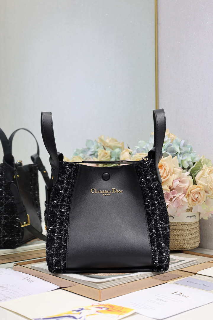 Dior Medium Signature Bucket Bag Black Dior Oblique Jacquard and Smooth Calfskin