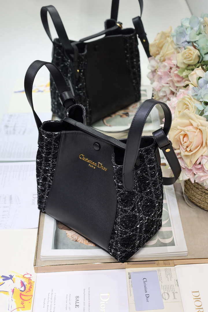 Dior Medium Signature Bucket Bag Black Dior Oblique Jacquard and Smooth Calfskin