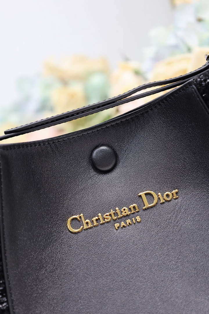 Dior Medium Signature Bucket Bag Black Dior Oblique Jacquard and Smooth Calfskin