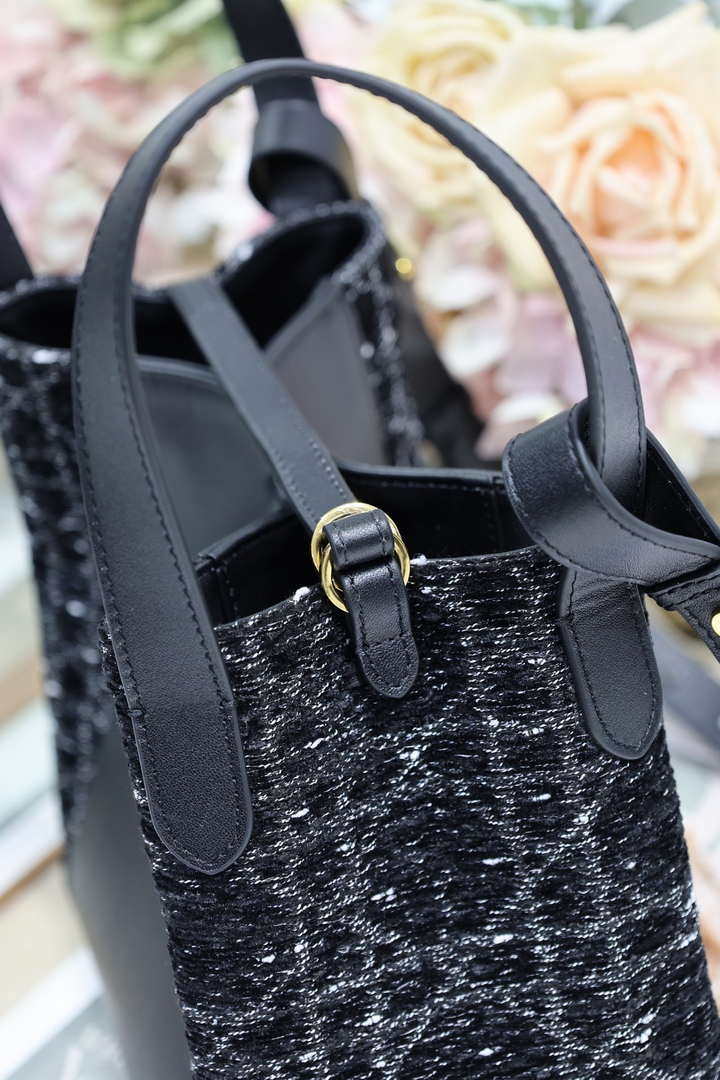 Dior Medium Signature Bucket Bag Black Dior Oblique Jacquard and Smooth Calfskin