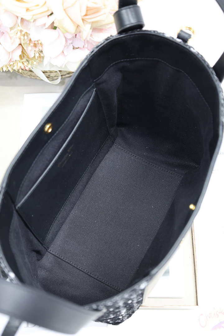 Dior Medium Signature Bucket Bag Black Dior Oblique Jacquard and Smooth Calfskin