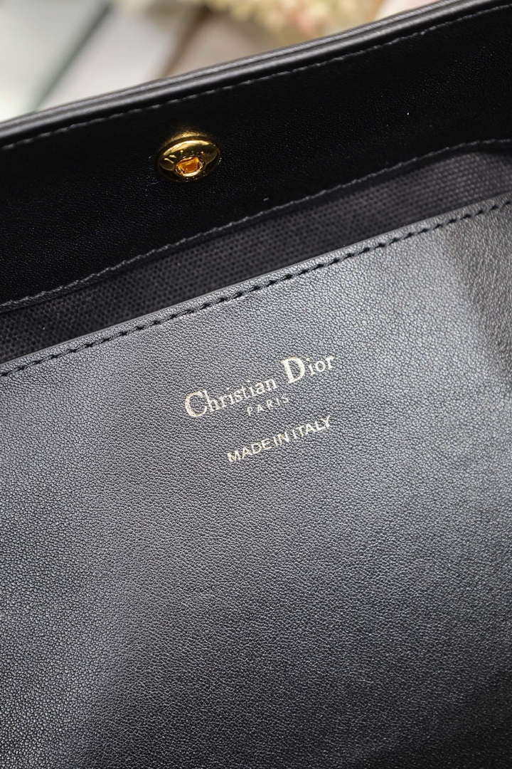 Dior Medium Signature Bucket Bag Black Dior Oblique Jacquard and Smooth Calfskin