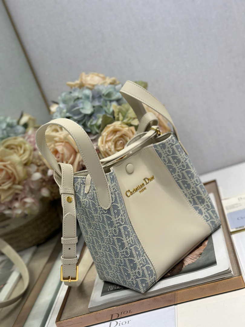 Dior Medium Signature Bucket Bag Blue Dior Oblique Chambray with Raffia Effect and Light Biscuit Smooth Calfskin