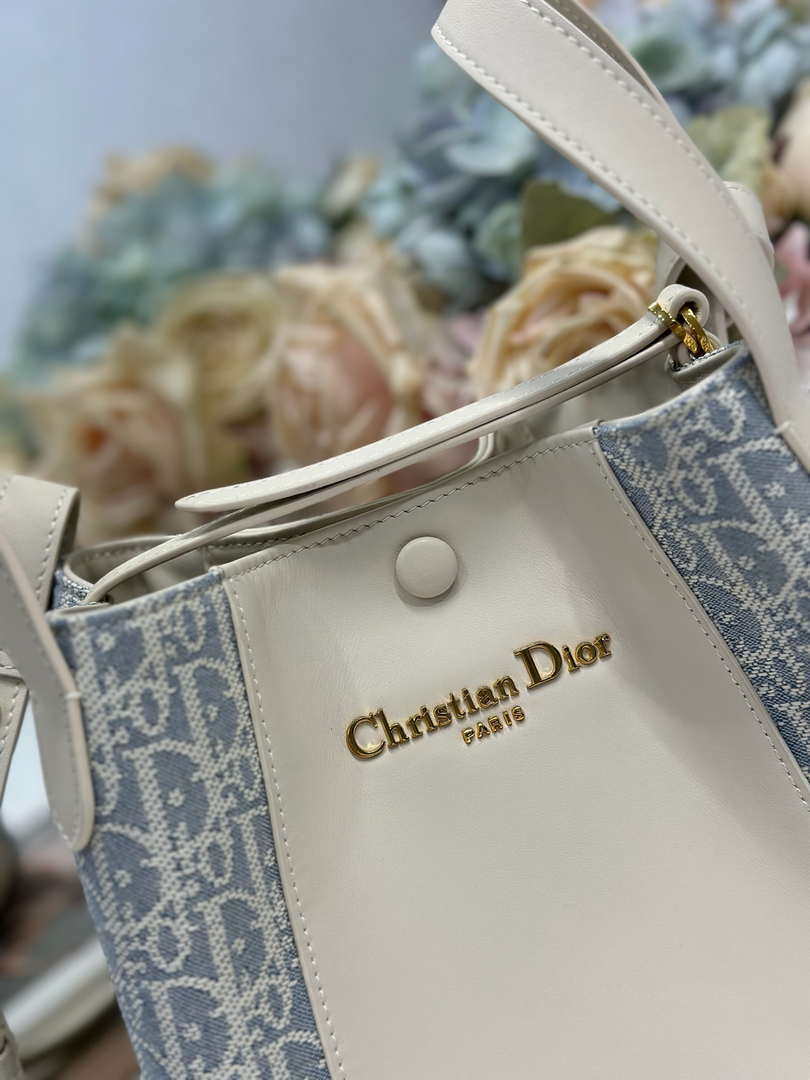 Dior Medium Signature Bucket Bag Blue Dior Oblique Chambray with Raffia Effect and Light Biscuit Smooth Calfskin