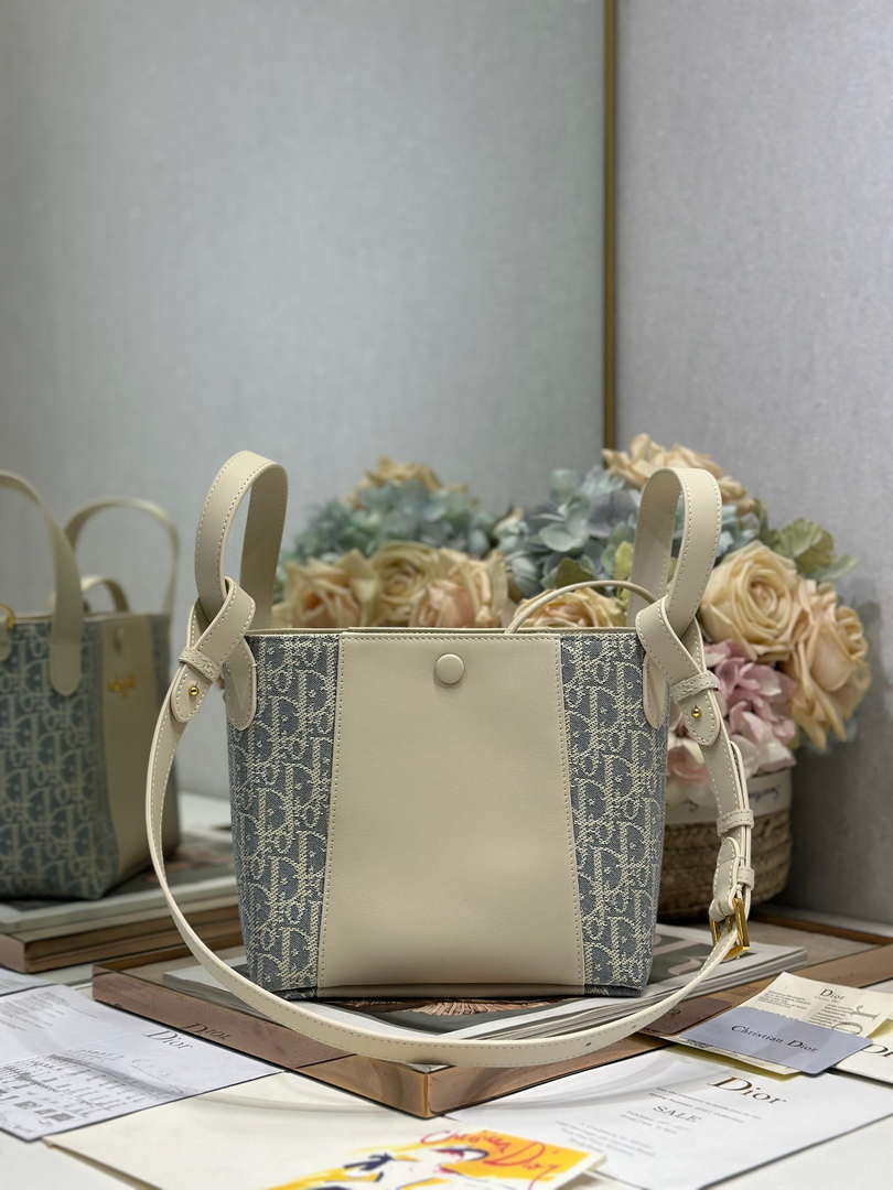 Dior Medium Signature Bucket Bag Blue Dior Oblique Chambray with Raffia Effect and Light Biscuit Smooth Calfskin