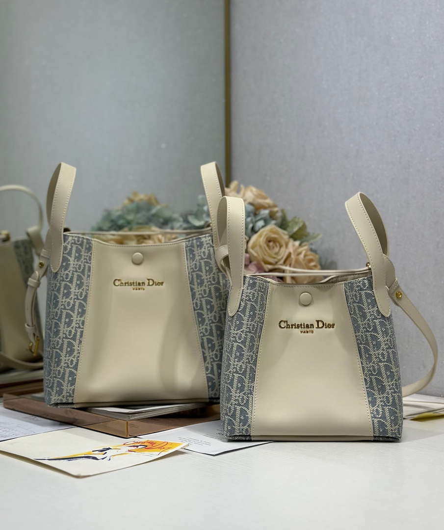 Dior Medium Signature Bucket Bag Blue Dior Oblique Chambray with Raffia Effect and Light Biscuit Smooth Calfskin