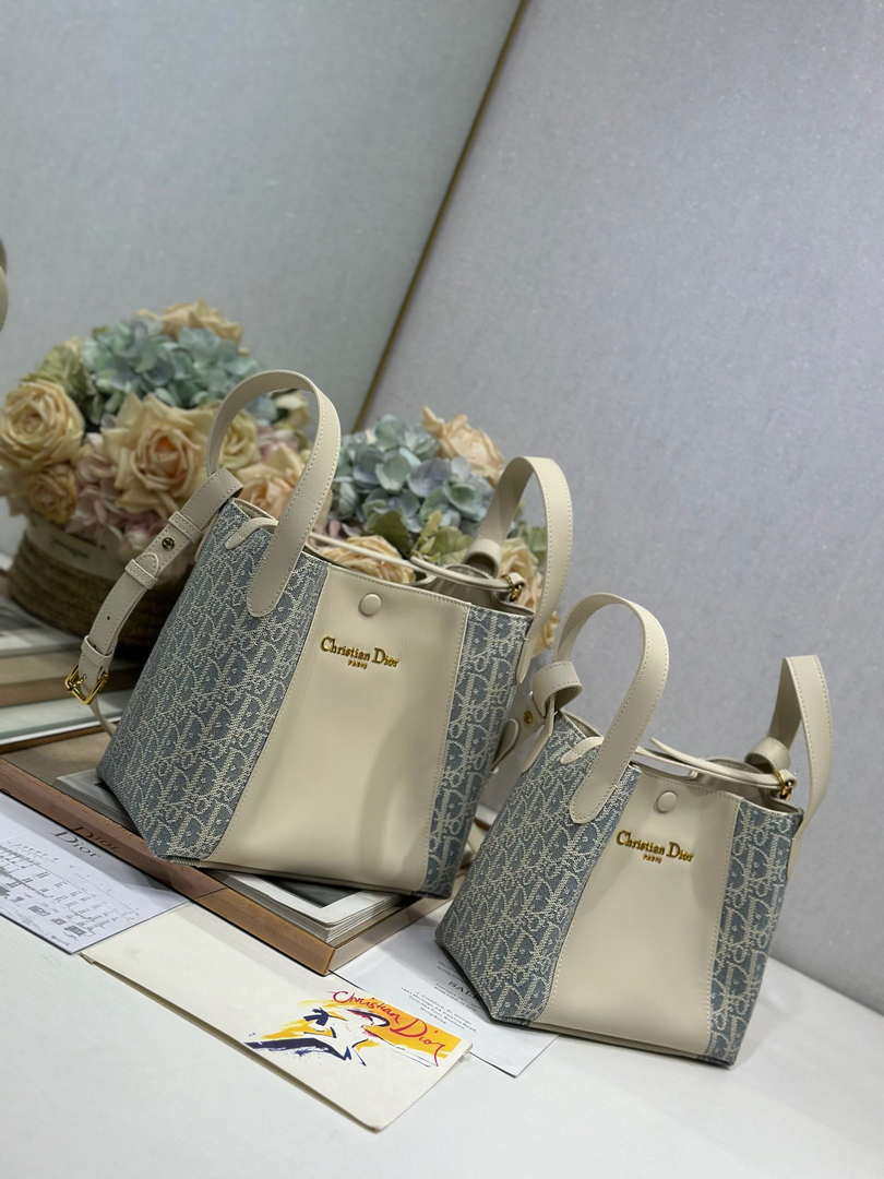 Dior Medium Signature Bucket Bag Blue Dior Oblique Chambray with Raffia Effect and Light Biscuit Smooth Calfskin