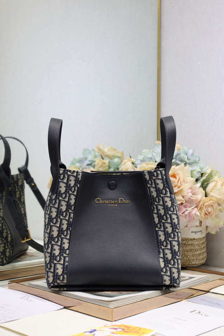 Dior Medium Signature Bucket Bag Blue Dior Oblique Jacquard and Smooth Calfskin