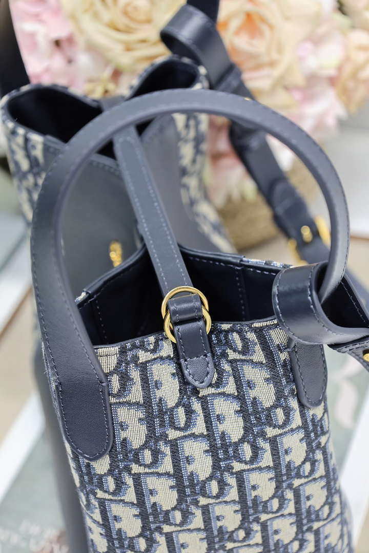 Dior Medium Signature Bucket Bag Blue Dior Oblique Jacquard and Smooth Calfskin