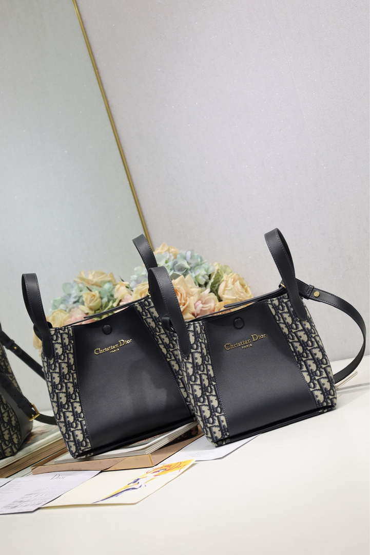 Dior Medium Signature Bucket Bag Blue Dior Oblique Jacquard and Smooth Calfskin