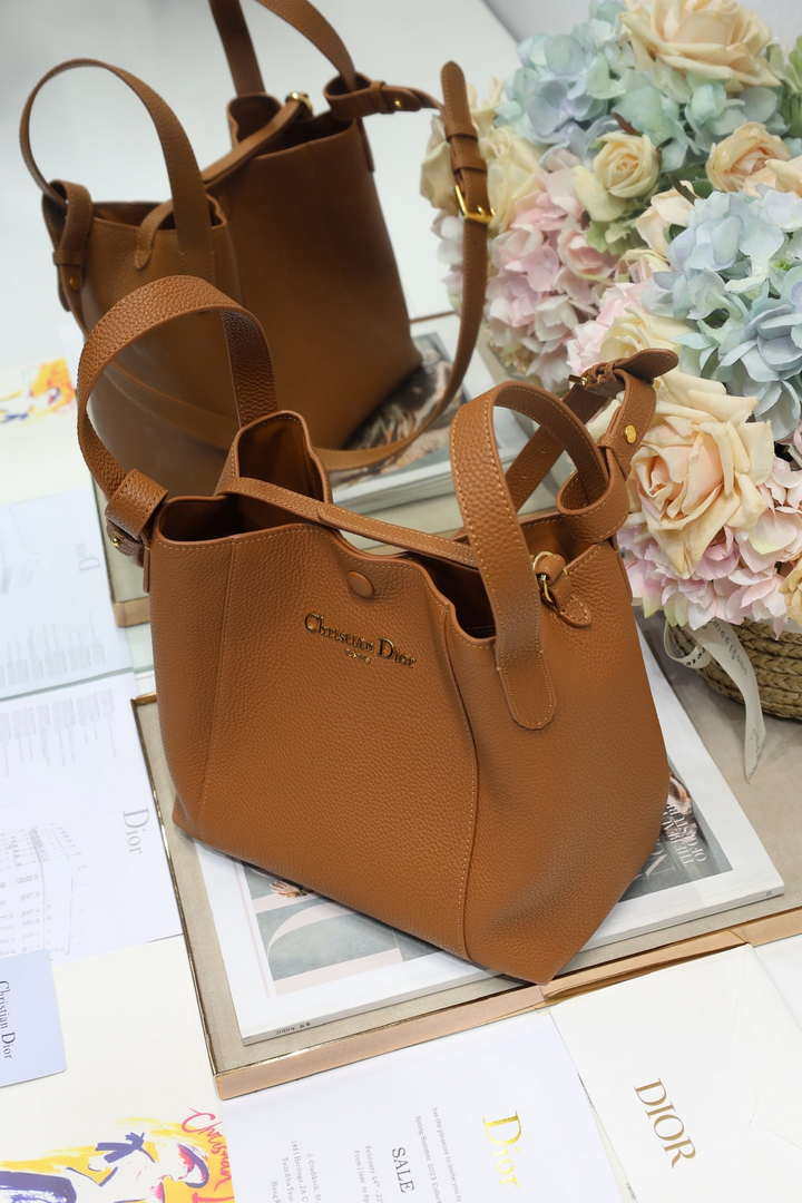 Dior Medium Signature Bucket Bag Grained Calfskin M2841 Brown