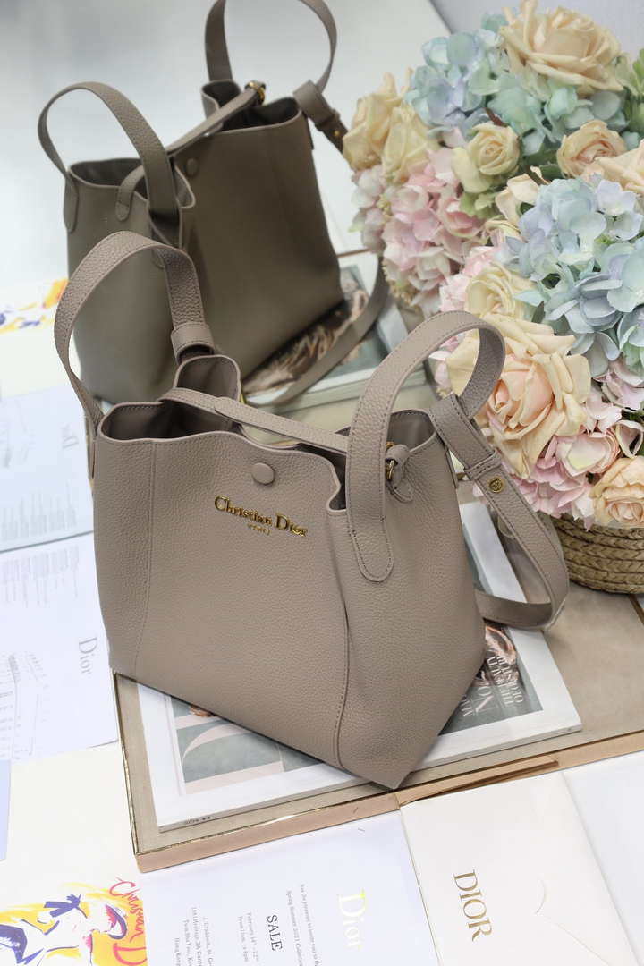 Dior Medium Signature Bucket Bag Grained Calfskin M2841 Gray