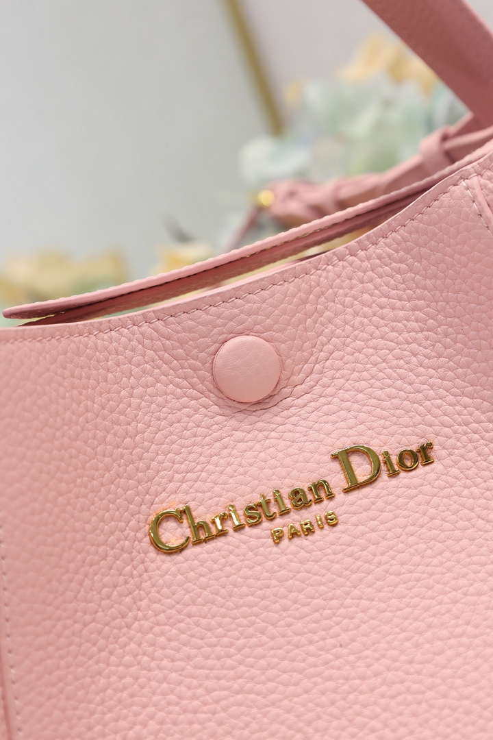 Dior Medium Signature Bucket Bag Grained Calfskin M2841 Pink