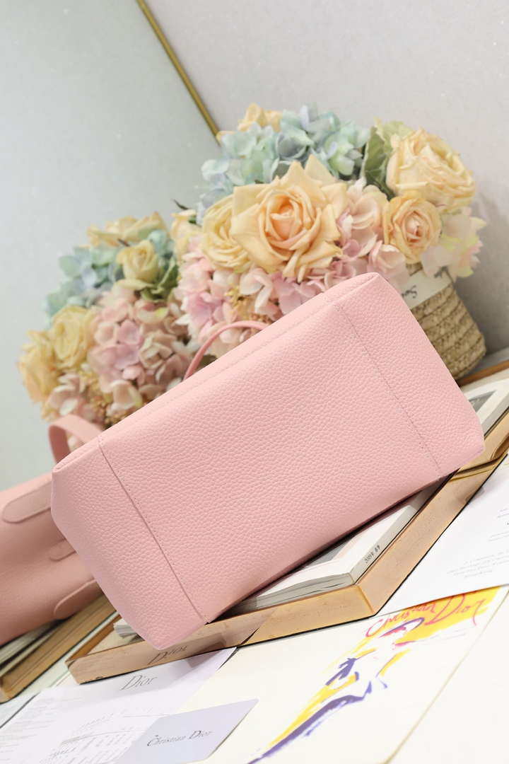 Dior Medium Signature Bucket Bag Grained Calfskin M2841 Pink