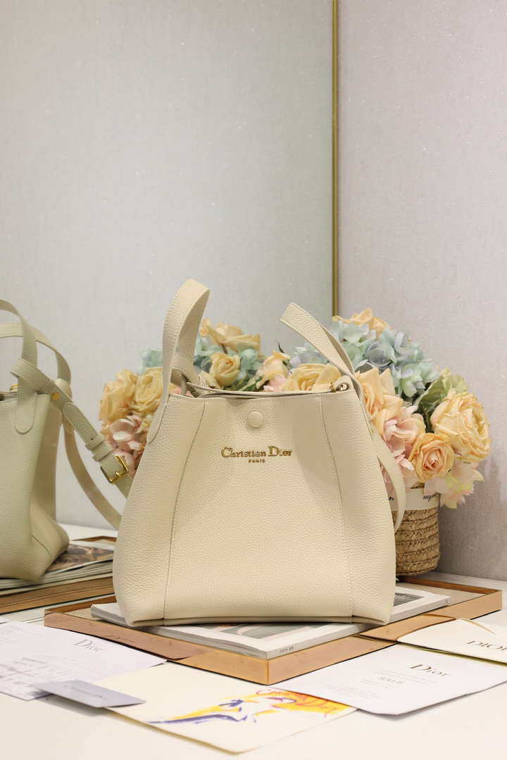 Dior Medium Signature Bucket Bag Grained Calfskin M2841 Light Yellow