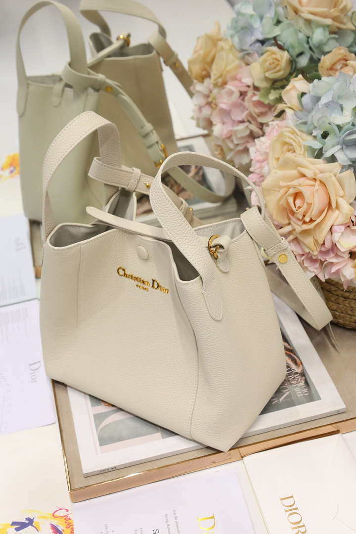 Dior Medium Signature Bucket Bag Grained Calfskin M2841 Light Yellow