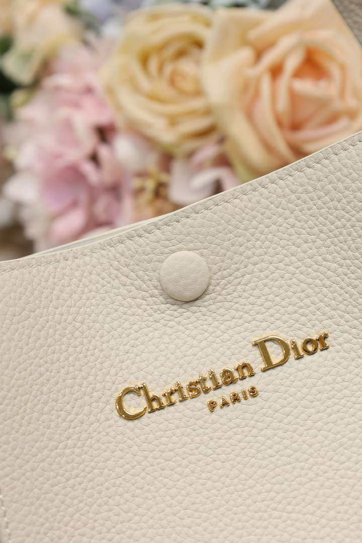 Dior Medium Signature Bucket Bag Grained Calfskin M2841 Light Yellow