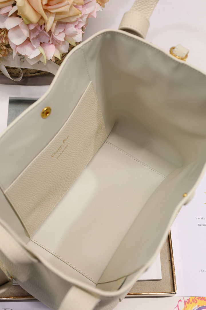Dior Medium Signature Bucket Bag Grained Calfskin M2841 Light Yellow