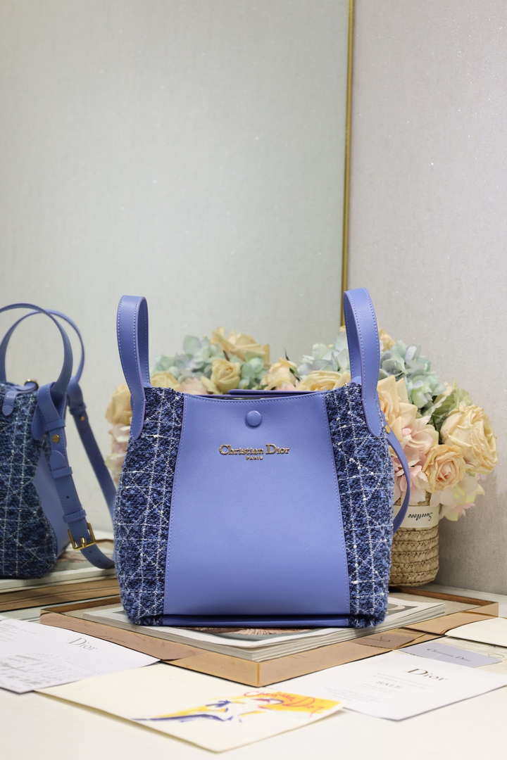 Dior Medium Signature Bucket Bag Lake Blue Dior Oblique Jacquard and Smooth Calfskin
