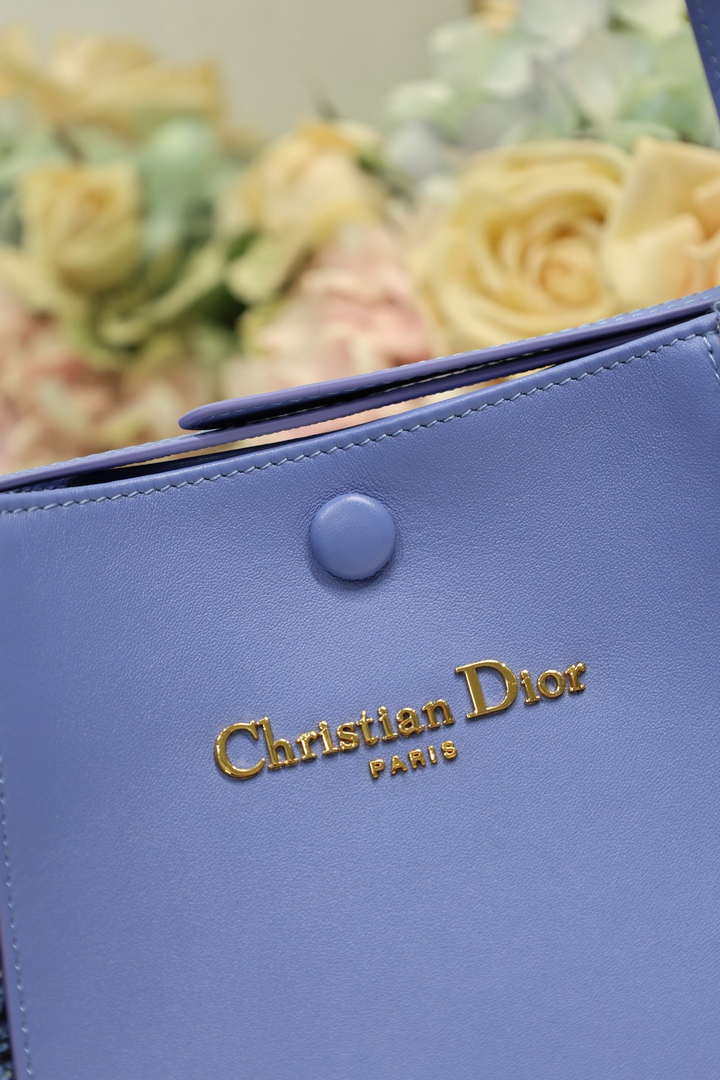 Dior Medium Signature Bucket Bag Lake Blue Dior Oblique Jacquard and Smooth Calfskin