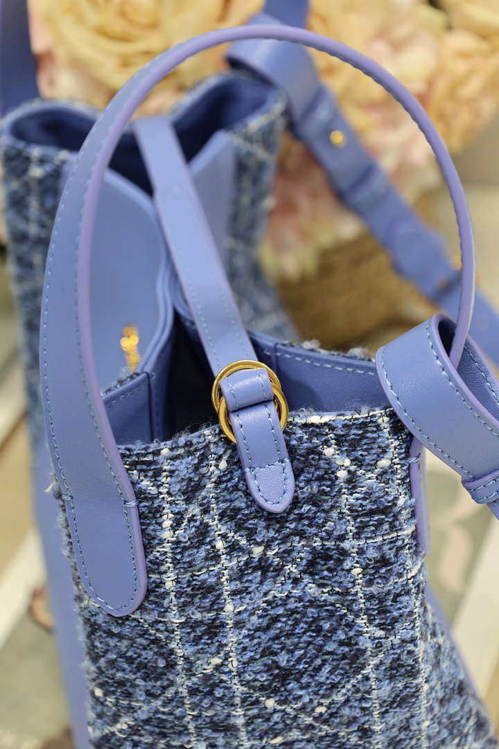 Dior Medium Signature Bucket Bag Lake Blue Dior Oblique Jacquard and Smooth Calfskin