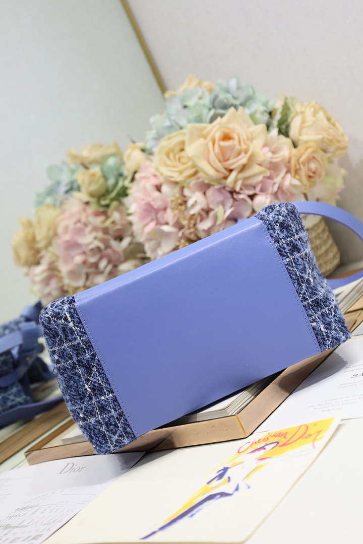 Dior Medium Signature Bucket Bag Lake Blue Dior Oblique Jacquard and Smooth Calfskin