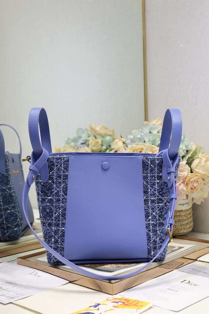 Dior Medium Signature Bucket Bag Lake Blue Dior Oblique Jacquard and Smooth Calfskin