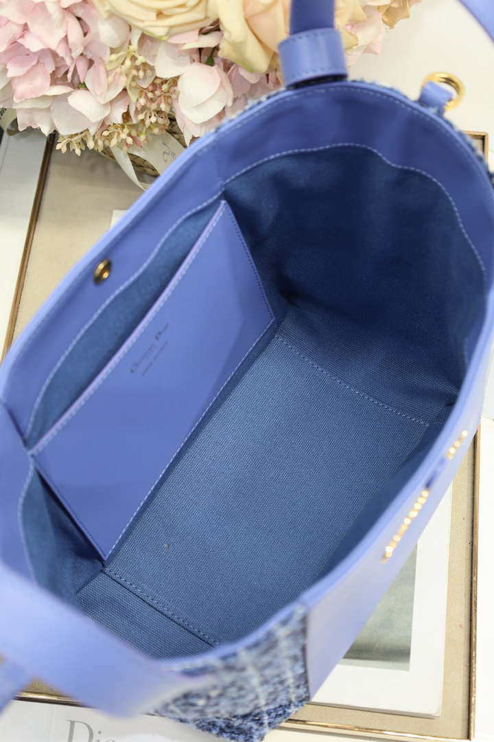 Dior Medium Signature Bucket Bag Lake Blue Dior Oblique Jacquard and Smooth Calfskin