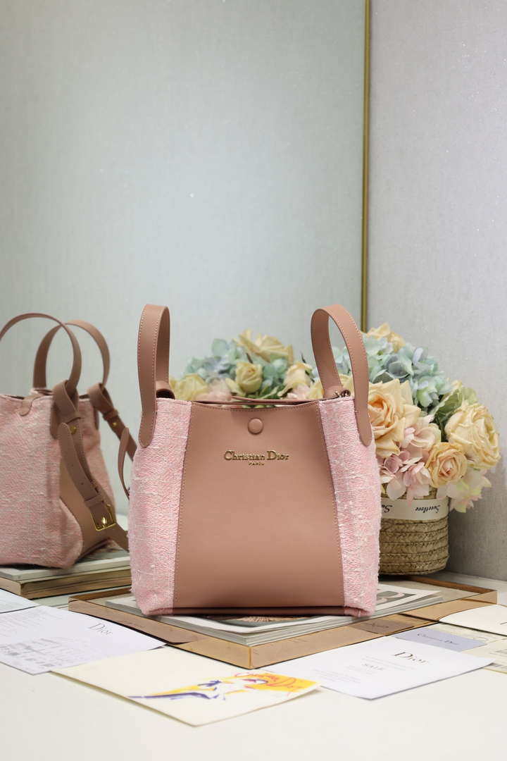 Dior Medium Signature Bucket Bag Pink Dior Oblique Jacquard and Smooth Calfskin