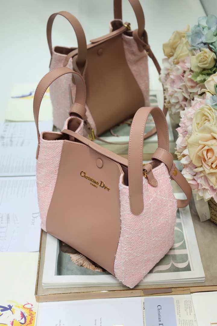 Dior Medium Signature Bucket Bag Pink Dior Oblique Jacquard and Smooth Calfskin