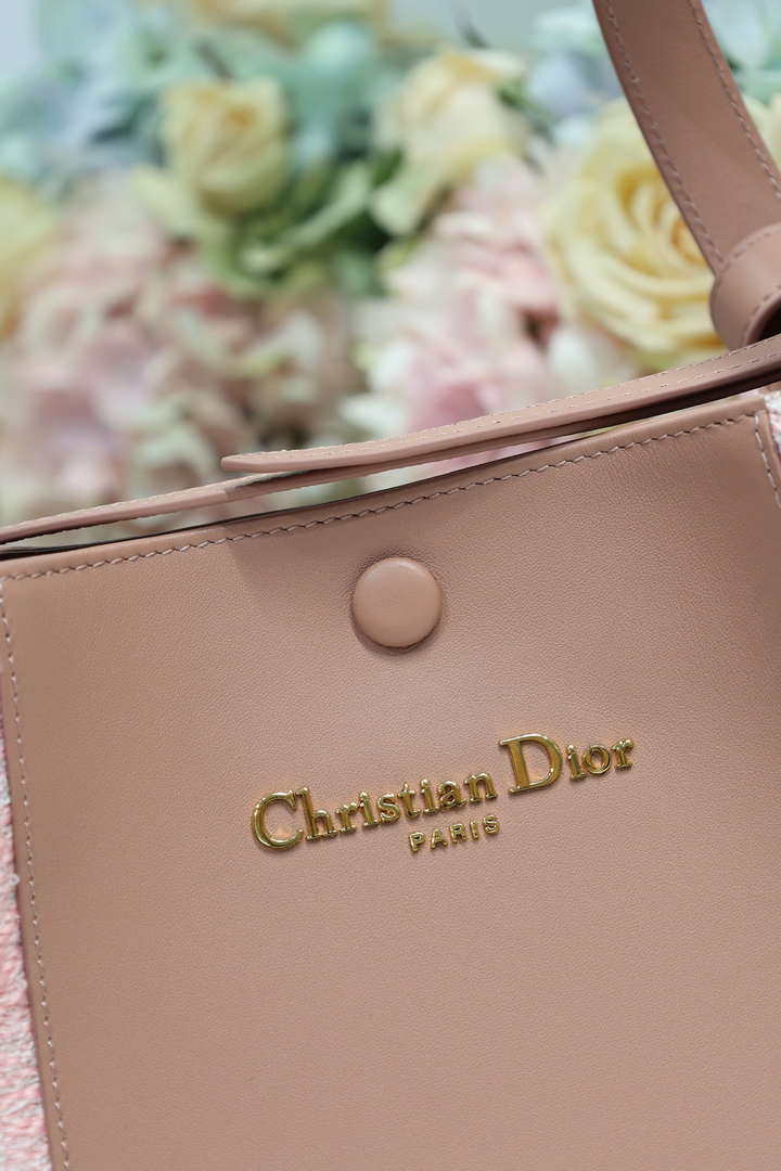 Dior Medium Signature Bucket Bag Pink Dior Oblique Jacquard and Smooth Calfskin