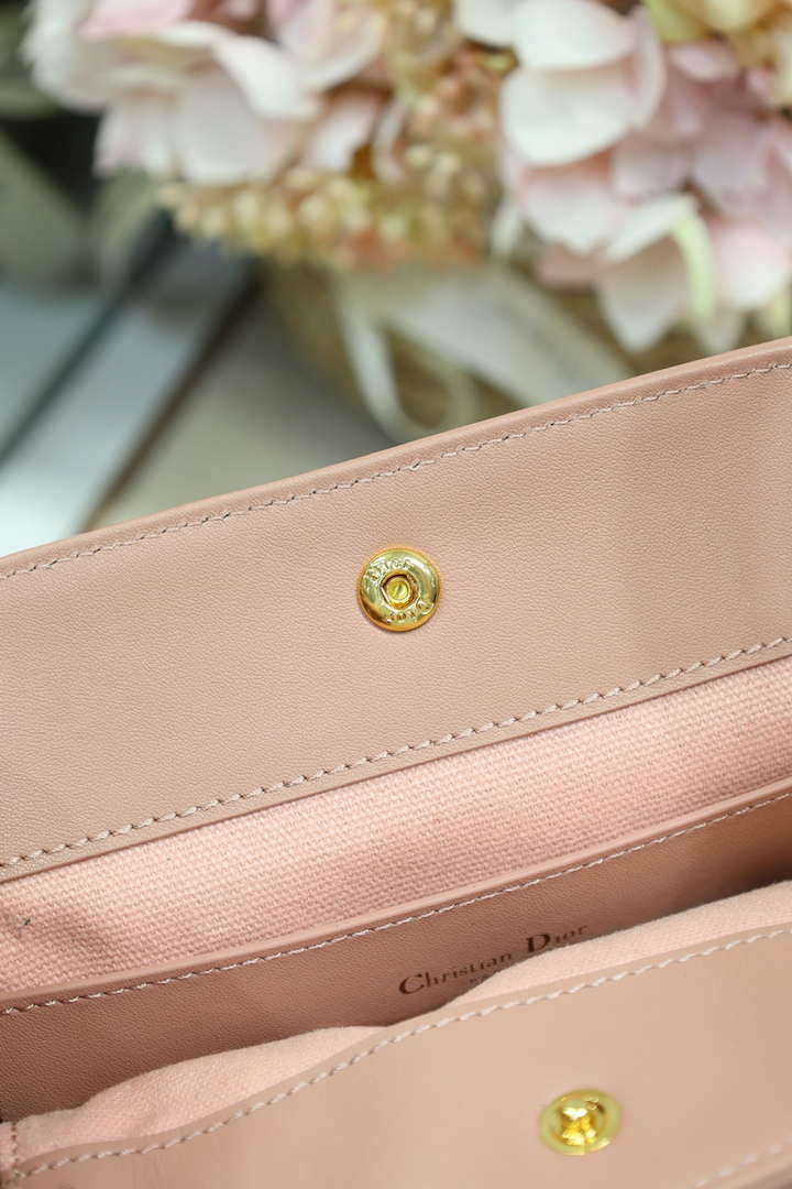 Dior Medium Signature Bucket Bag Pink Dior Oblique Jacquard and Smooth Calfskin