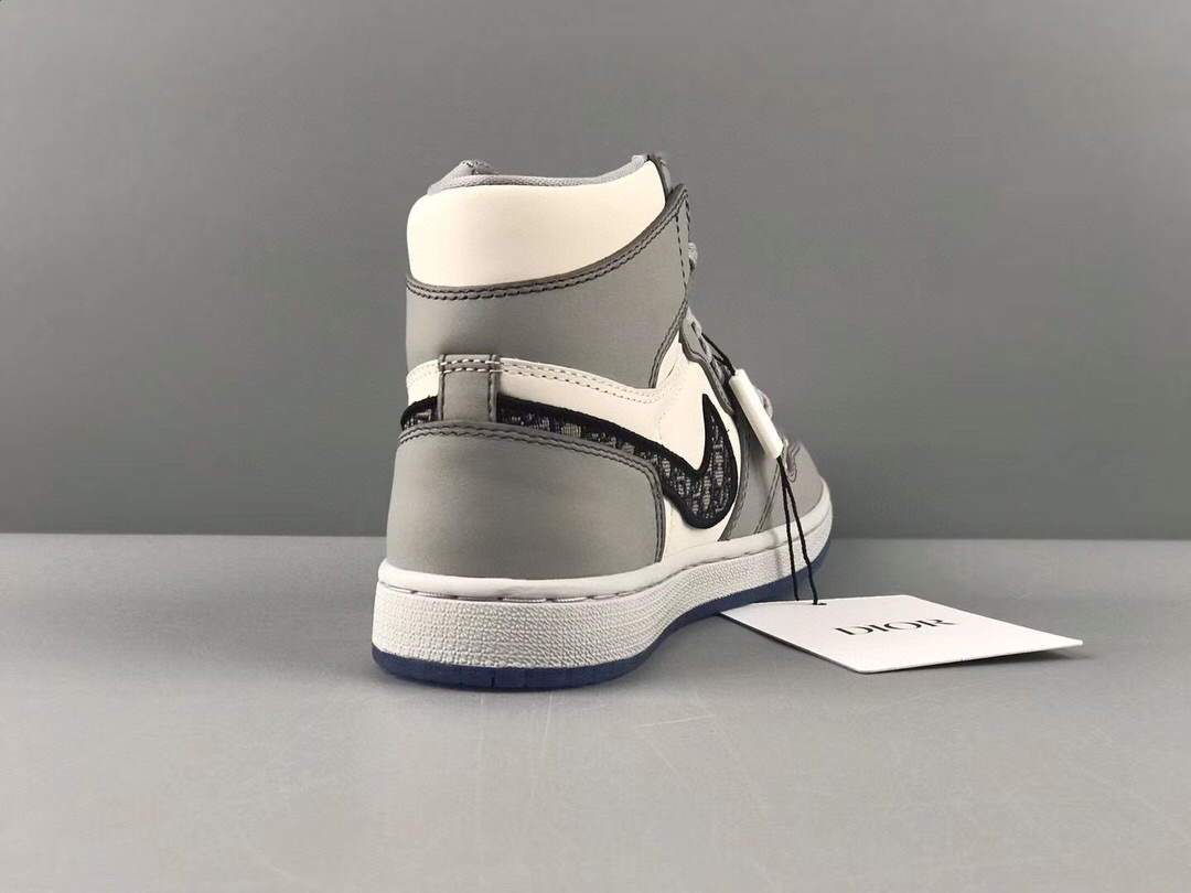 Dior Men's Women¡®s Limited-edition Air Jordan 1 High OG Dior Sneaker - luxibagsmall