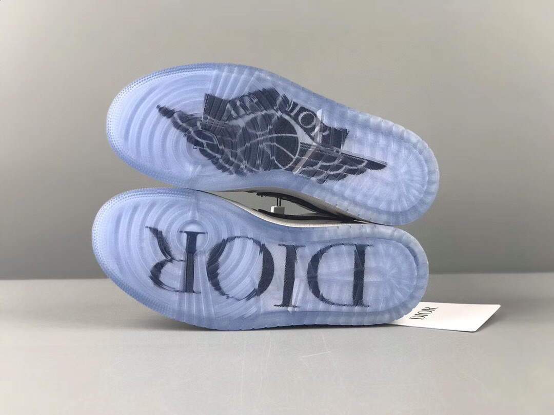 Dior Men's Women¡®s Limited-edition Air Jordan 1 High OG Dior Sneaker - luxibagsmall