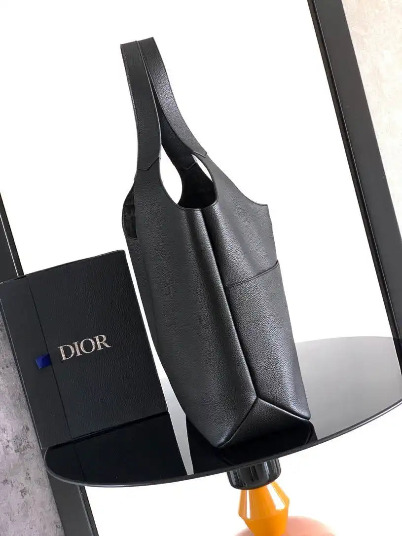 Dior Priv¨¦ Tote Bag Dior Icons Calfskin 1LLSH276KEC Black