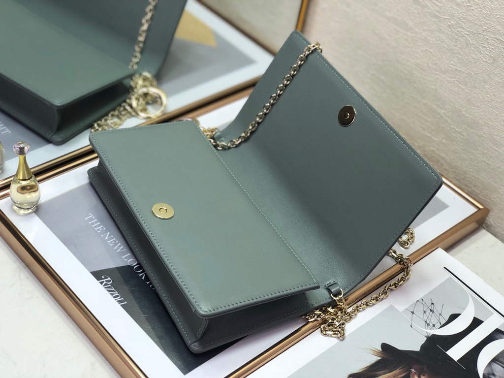 Dior S0204 Lady Dior Pouch Ultramatte Cannage Calfskin Light green