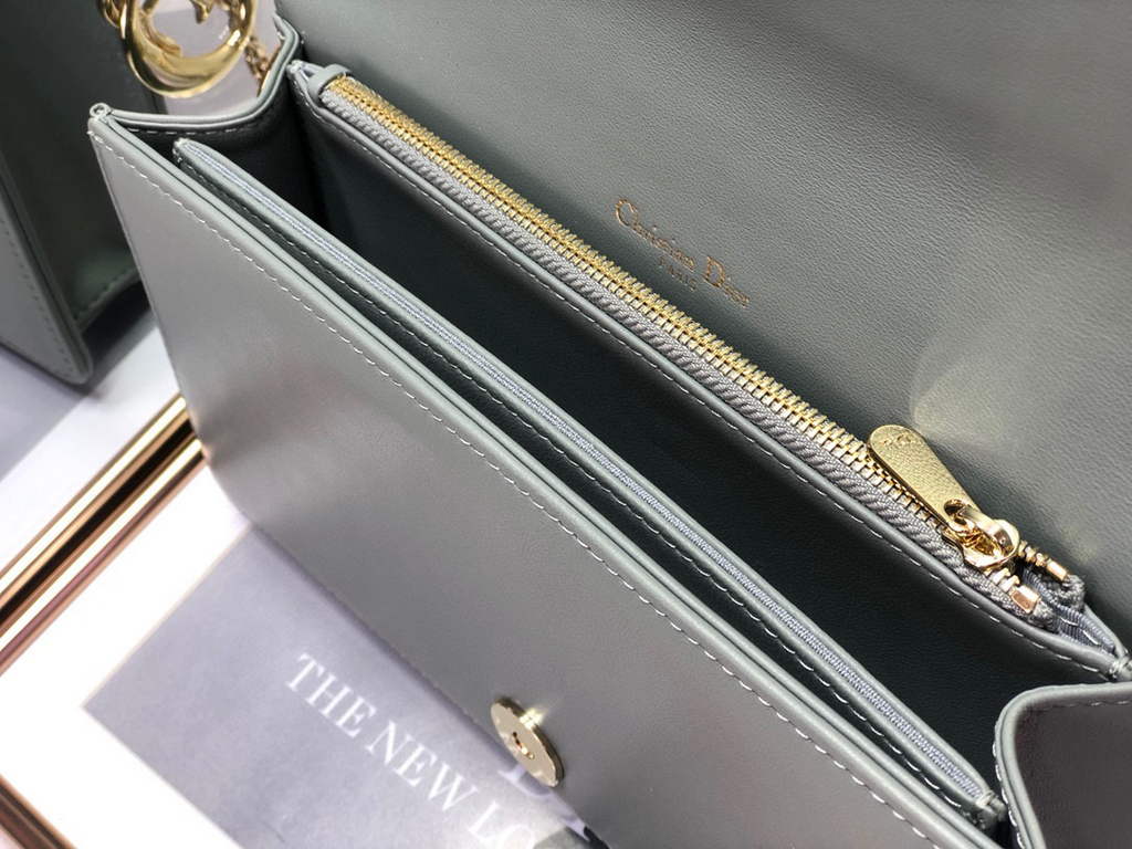 Dior S0204 Lady Dior Pouch Ultramatte Cannage Calfskin Light green