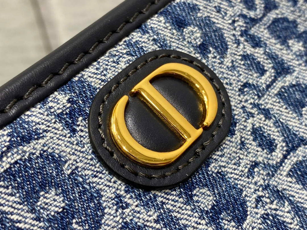 Dior S2107 30 Montaigne Dea Pouch Blue Denim Dior Oblique Jacquard M2022